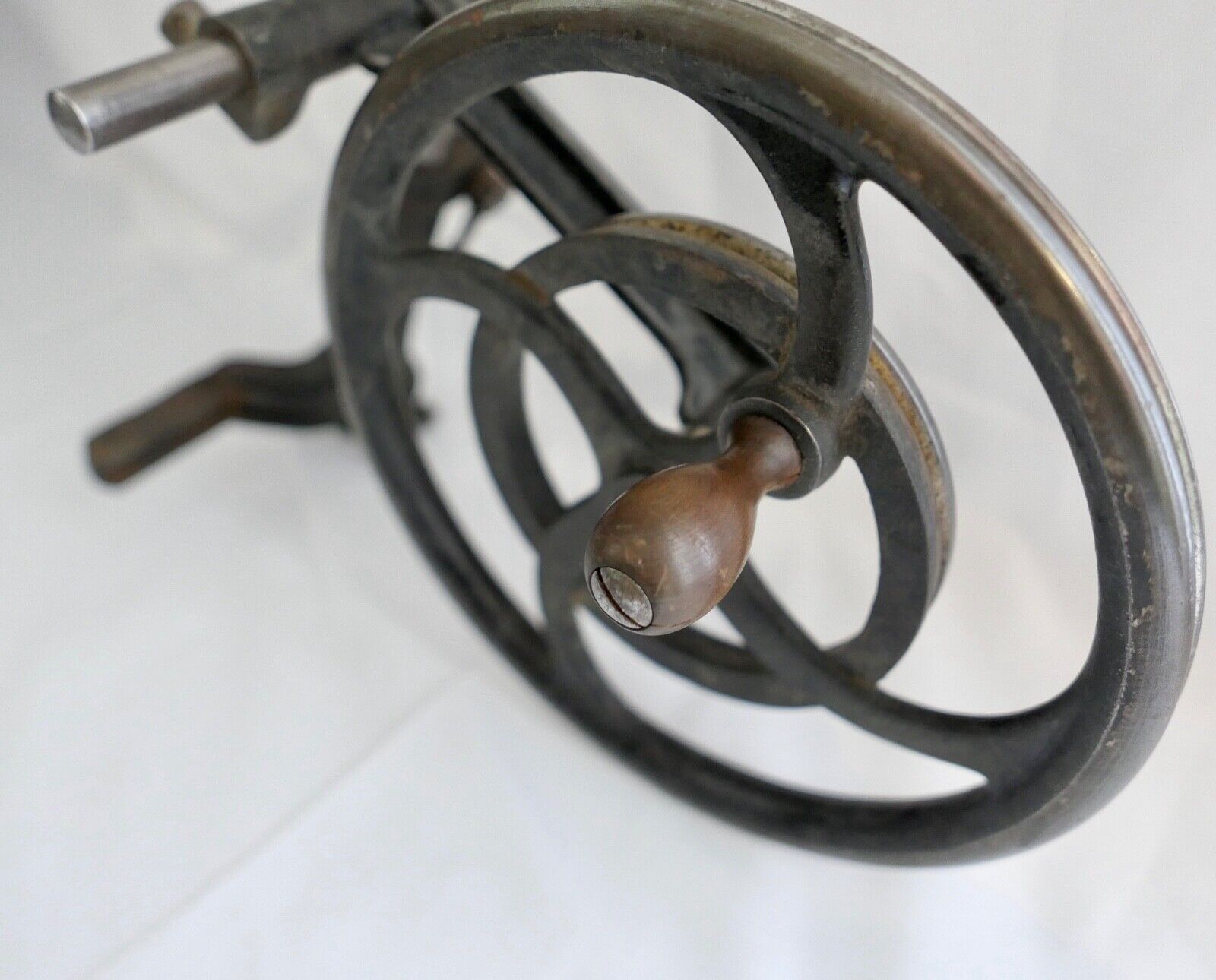 Altes Handrad für Uhrmacherdrehbank Schwungrad Drehstuhl Ø 21 cm - Antikhandel-Stuttgart
