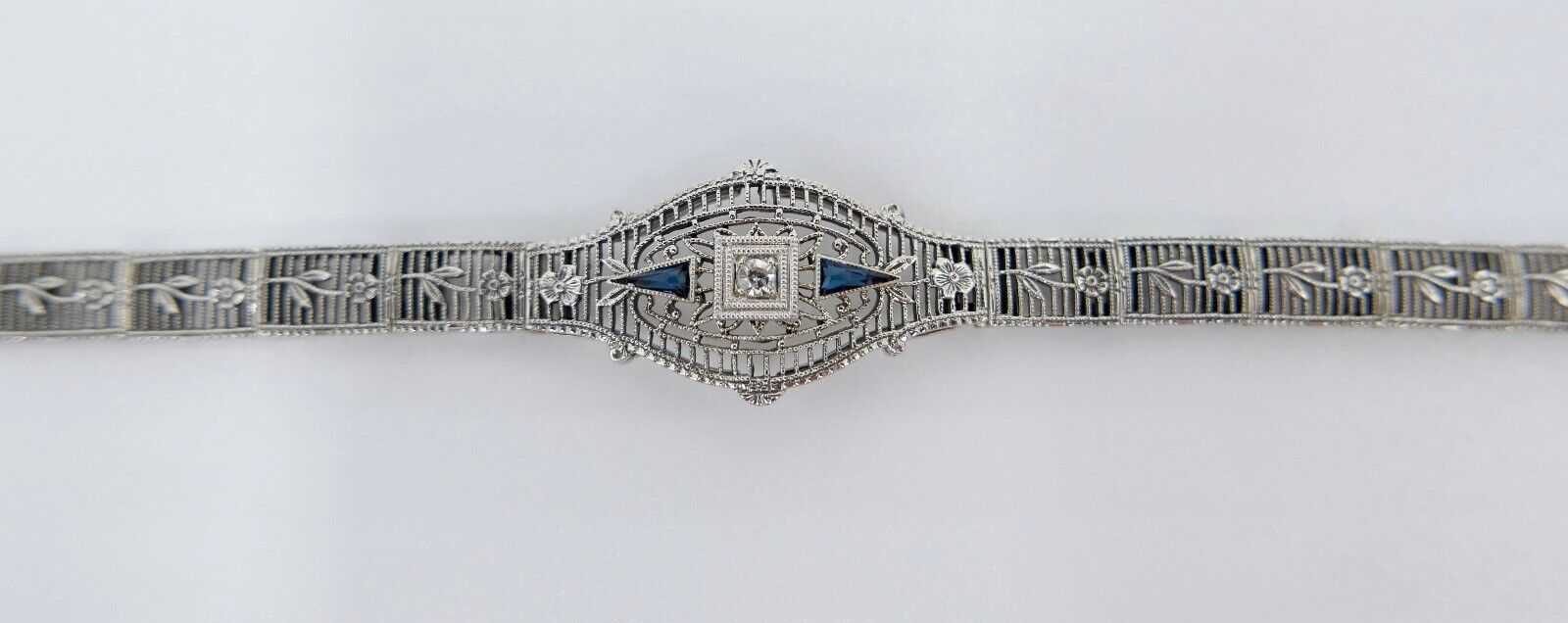 20er Floral Filigranes Damen Armband 10K Weißgold PHILADELPHIA Diamant & Saphir - Antikhandel-Stuttgart