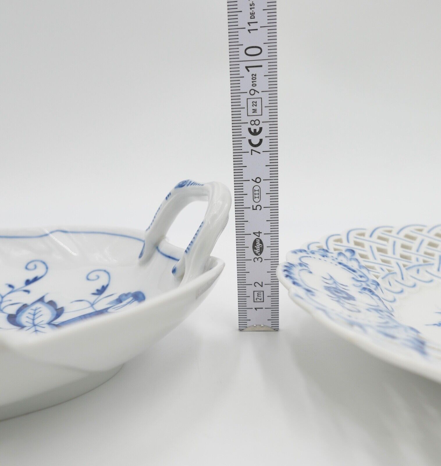 Meissen Zwiebelmuster Teller Duchbruch Schale Blatt Blattschale - Antikhandel-Stuttgart