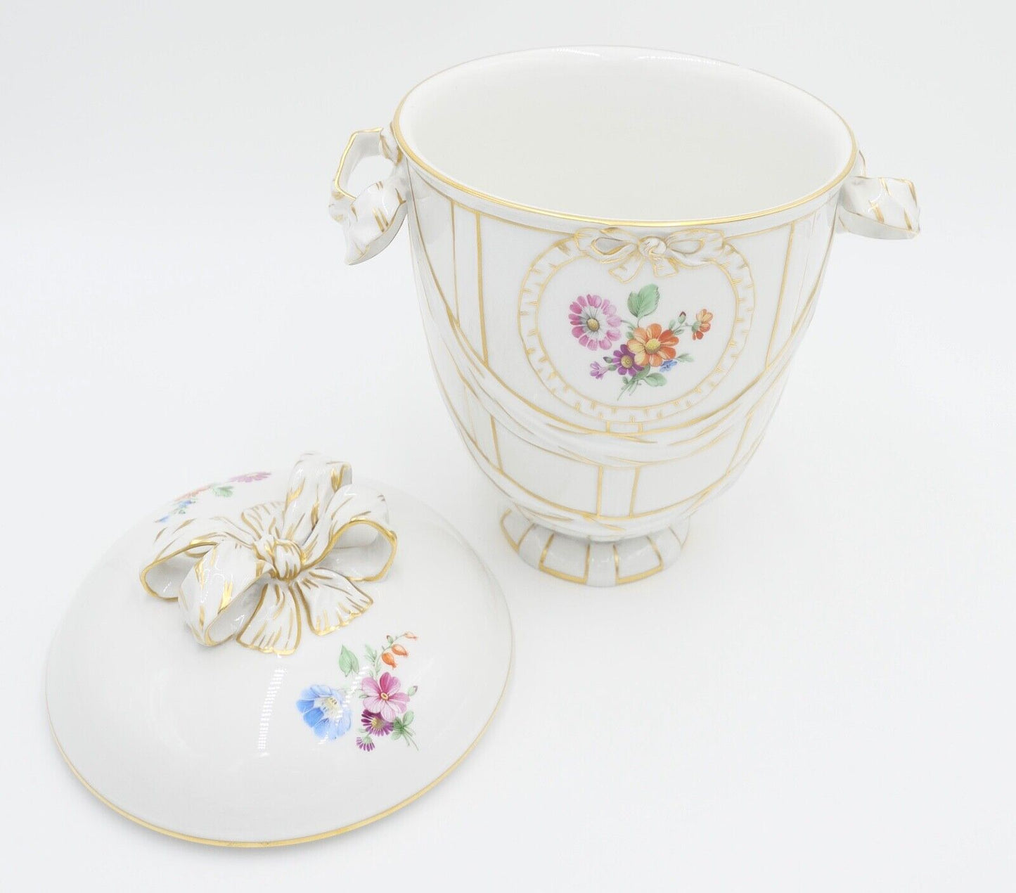 KPM Berlin Deckelvase Urnenvase 27 cm hochPorzellan weiß Gold Blumen - Antikhandel-Stuttgart