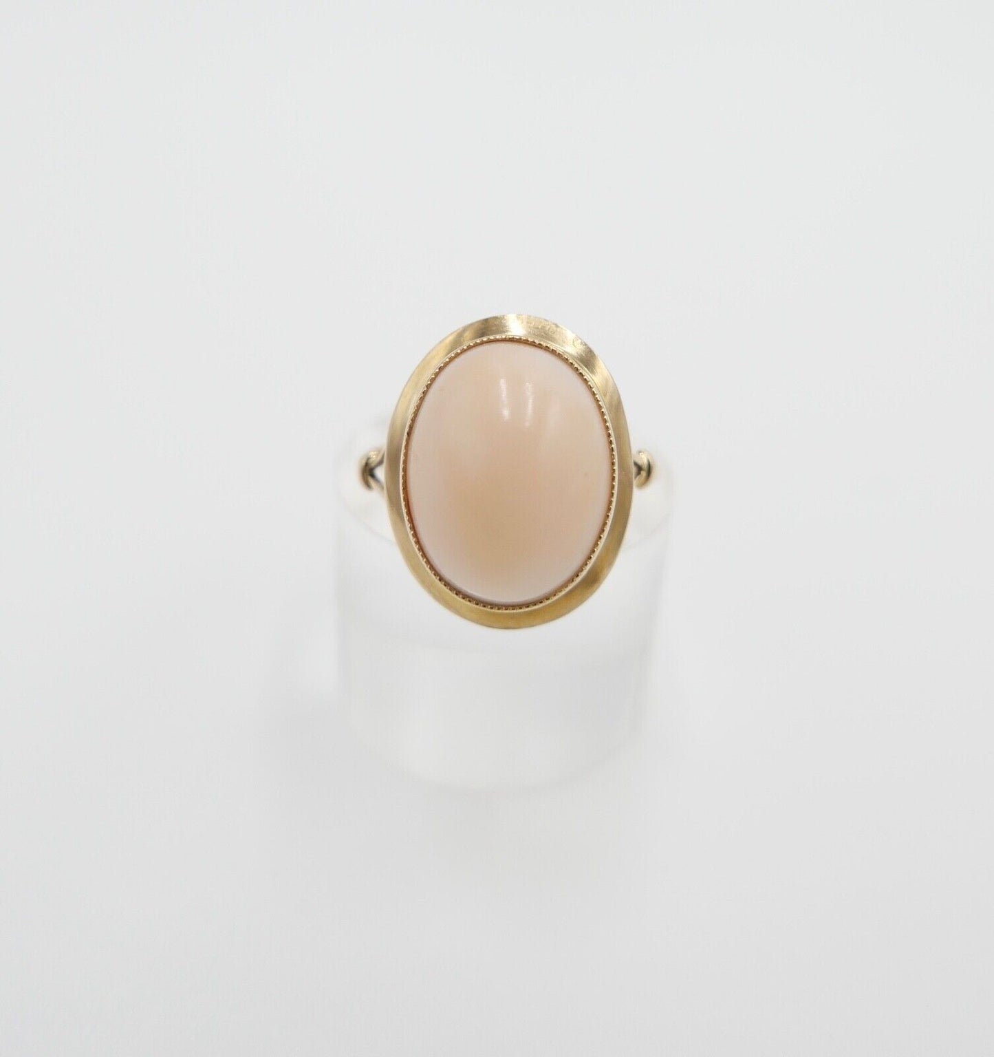 70er Jahre Ring Gold 750 / 18K Gr. 57 Koralle Cabochon Schliff Engelhautkoralle - Antikhandel-Stuttgart