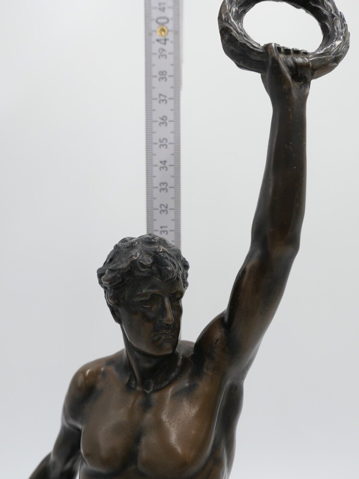 Bronze Skulptur Athletischer Sieger Lorbeerkranz Marmor Plinthe 40 x 12 cm - Antikhandel-Stuttgart