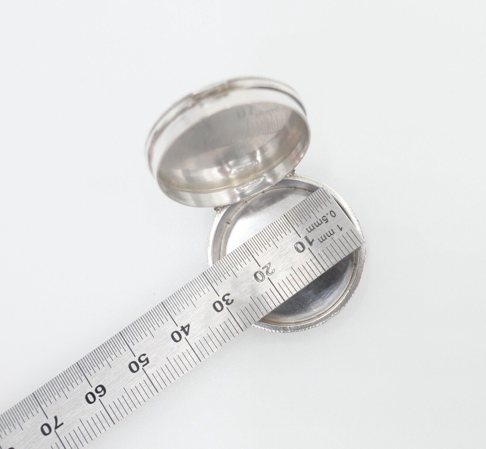 30er Jahre filigrane Silber Dose pillenröschen 835 Silber - Antikhandel-Stuttgart