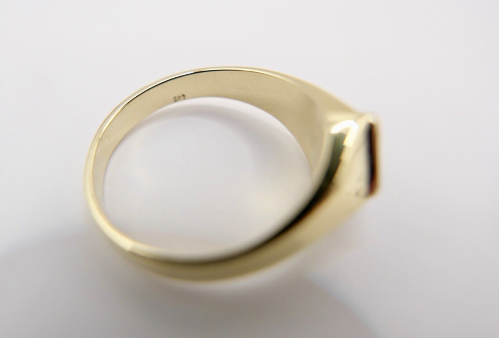 Herren Ring Gelbgold 585 / 14K Gr. 61 mit Granat 1970er Jahre 0,25 Ct - Antikhandel-Stuttgart
