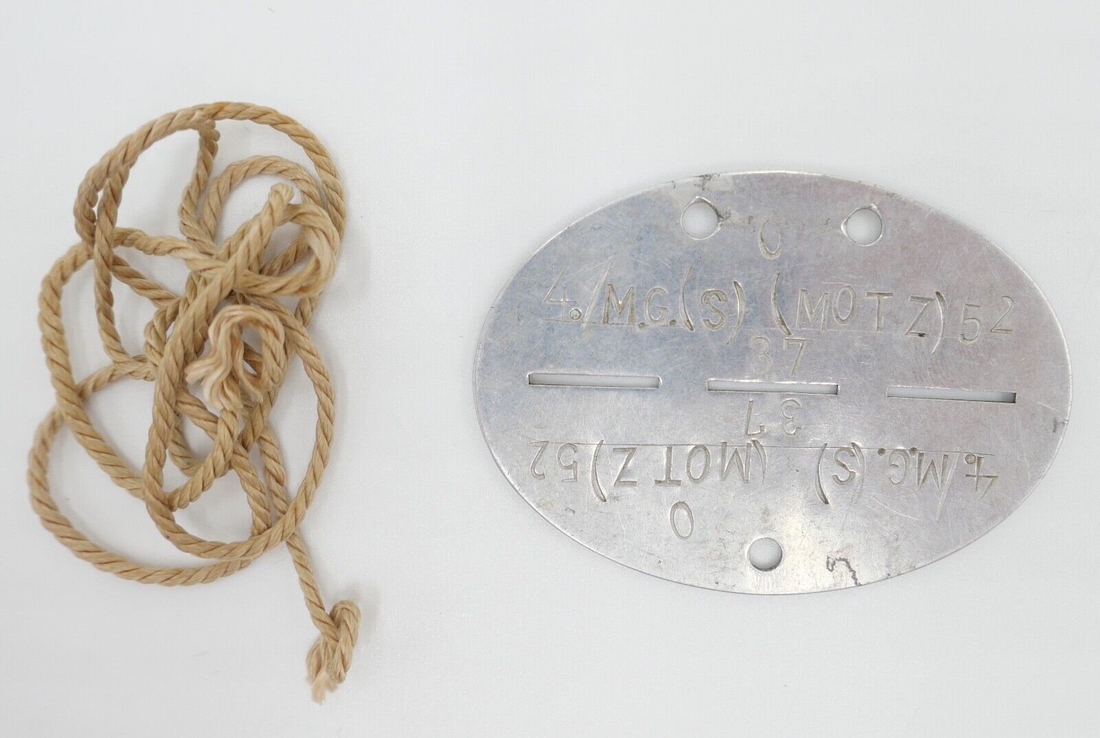 Original Erkennungsmarke WK2 WW2 3. Reich 4.M.G.(S) 52 37 mit Band in Aluminium - Antikhandel-Stuttgart
