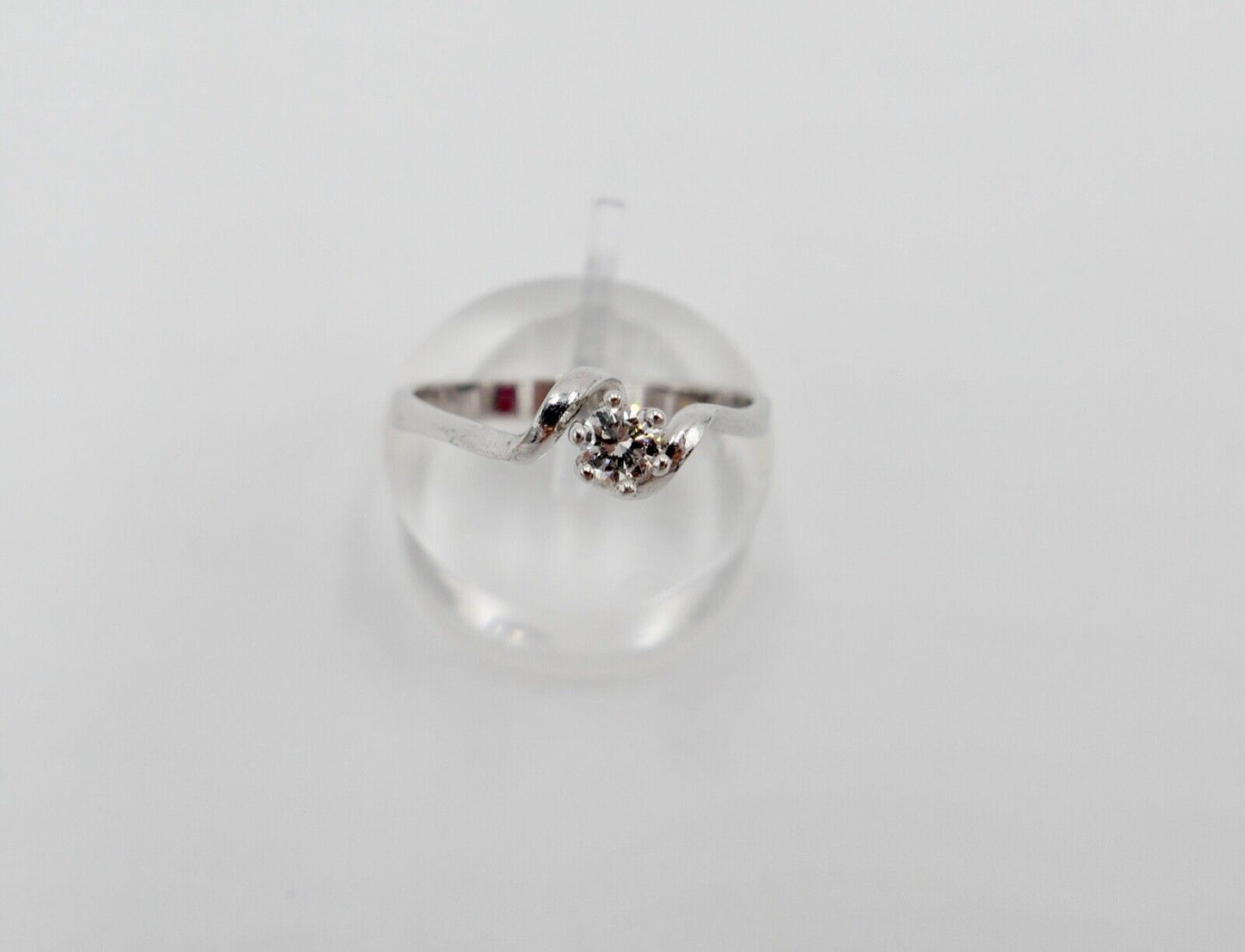 1980er geschwungener Solitär Ring Weißgold Gold 585 14K Brillant 0,20 Ct Gr. 60 - Antikhandel-Stuttgart