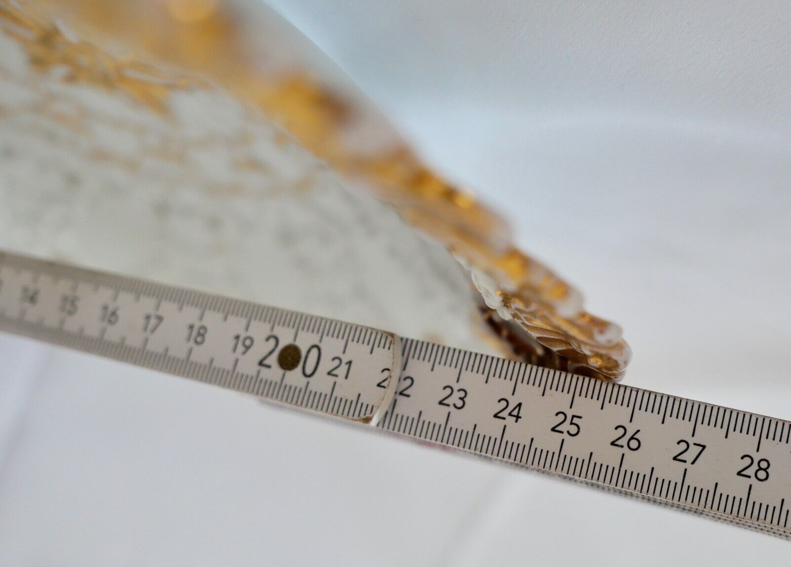 Antiker Meissen Prunk Teller Schale Weiß Goldrelief Staffage Ø 26 cm 19. Jh - Antikhandel-Stuttgart