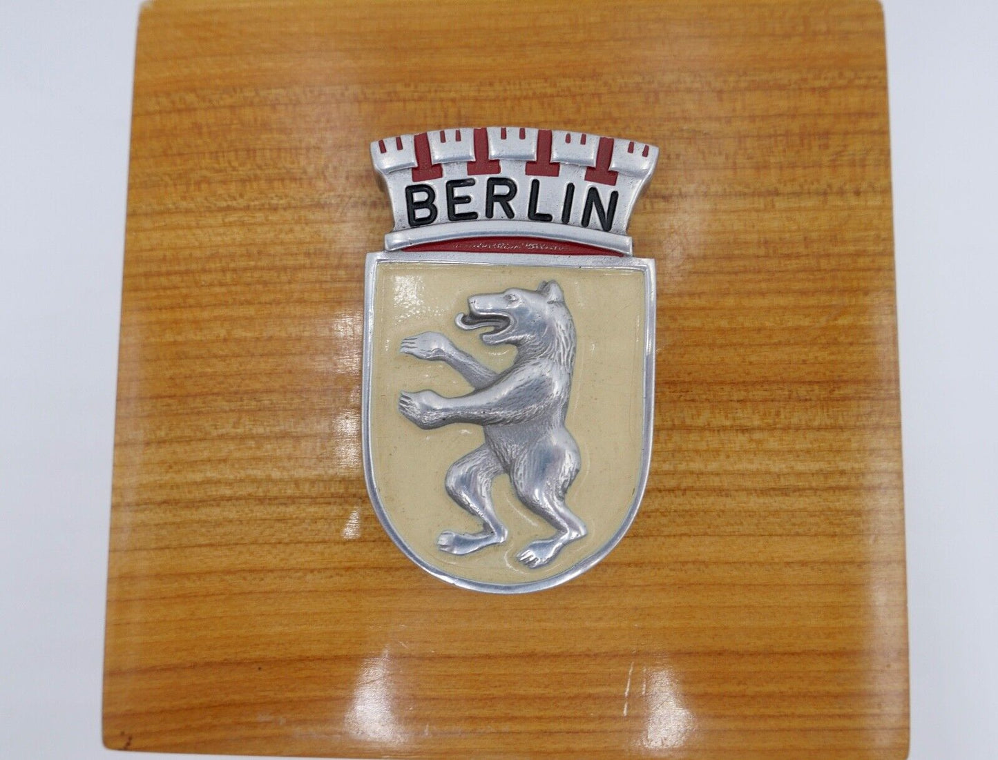 Seltene Alte Holzschatulle für Abzeichen " BERLIN " Logo Etui Schmuck 60er - Antikhandel-Stuttgart