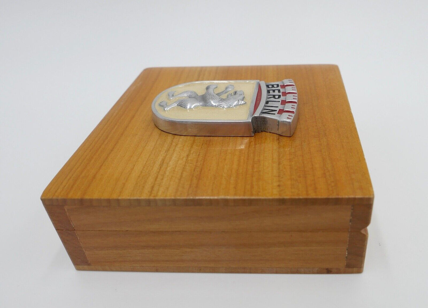 Seltene Alte Holzschatulle für Abzeichen " BERLIN " Logo Etui Schmuck 60er - Antikhandel-Stuttgart