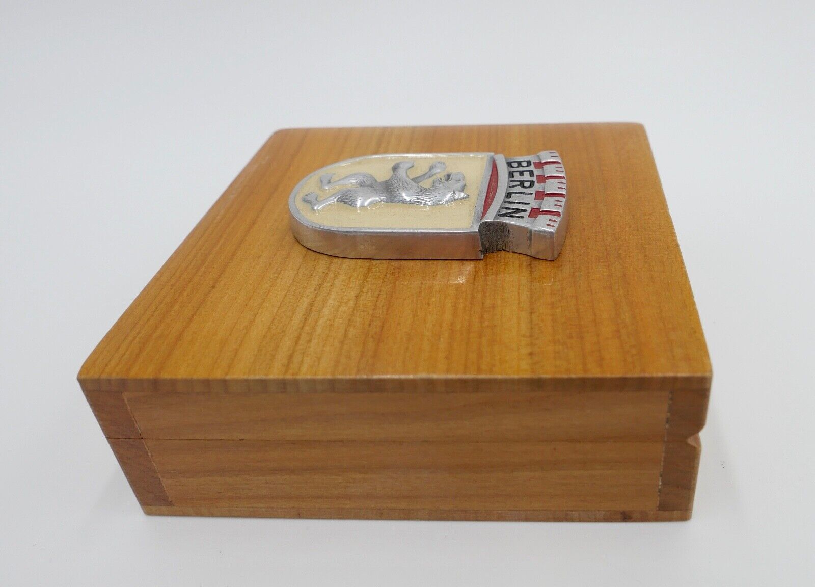 Seltene Alte Holzschatulle für Abzeichen " BERLIN " Logo Etui Schmuck 60er - Antikhandel-Stuttgart