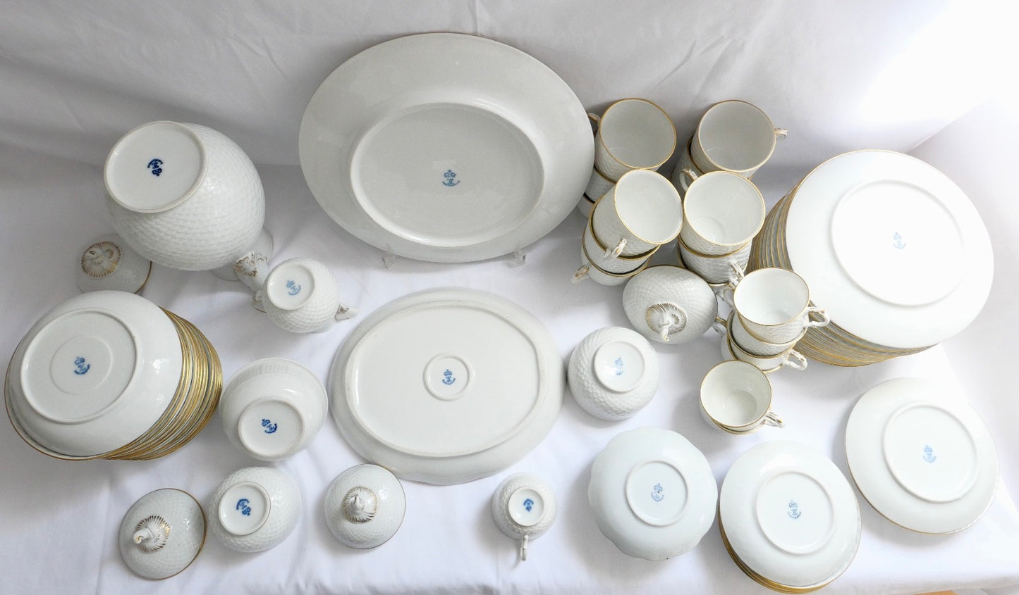 65 Tlg. Ludwigsburg Mokka / Kaffee Service weiß mit Goldrand Schuppenmuster