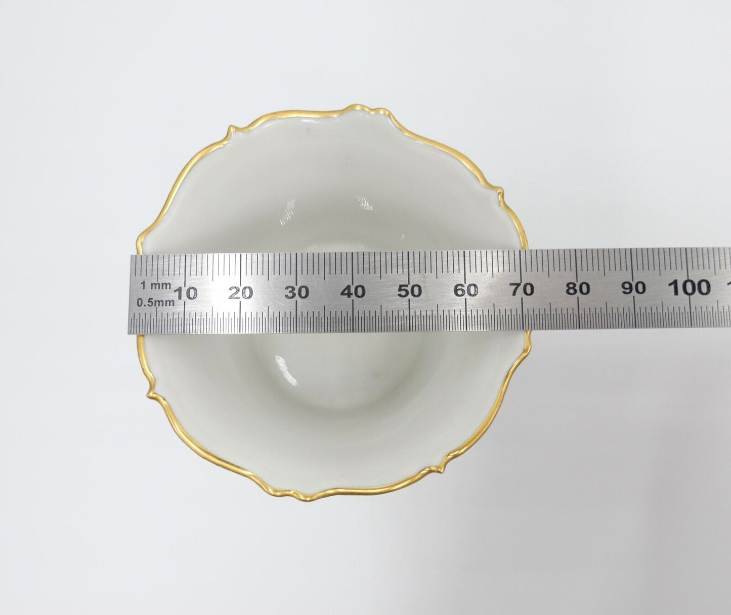 50er Meissen Nr. 37Y Streublümchen Porzellan Vase Füße 2. Wahl Goldrand Dekor - Antikhandel-Stuttgart