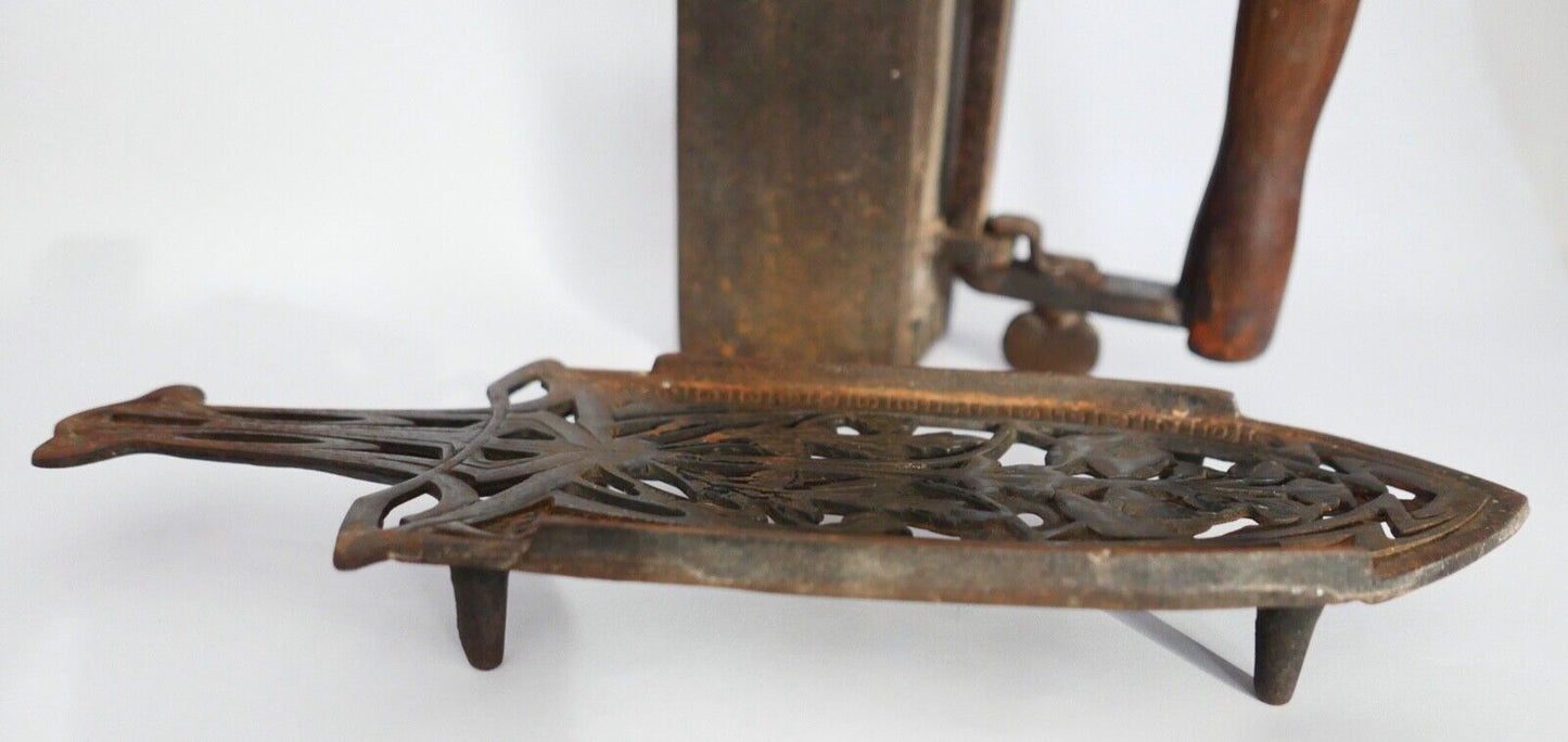 DRP 20er Gewicht altes Bügeleisen Bolzeneisen mit Untersetzer Gusseisen - Antikhandel-Stuttgart