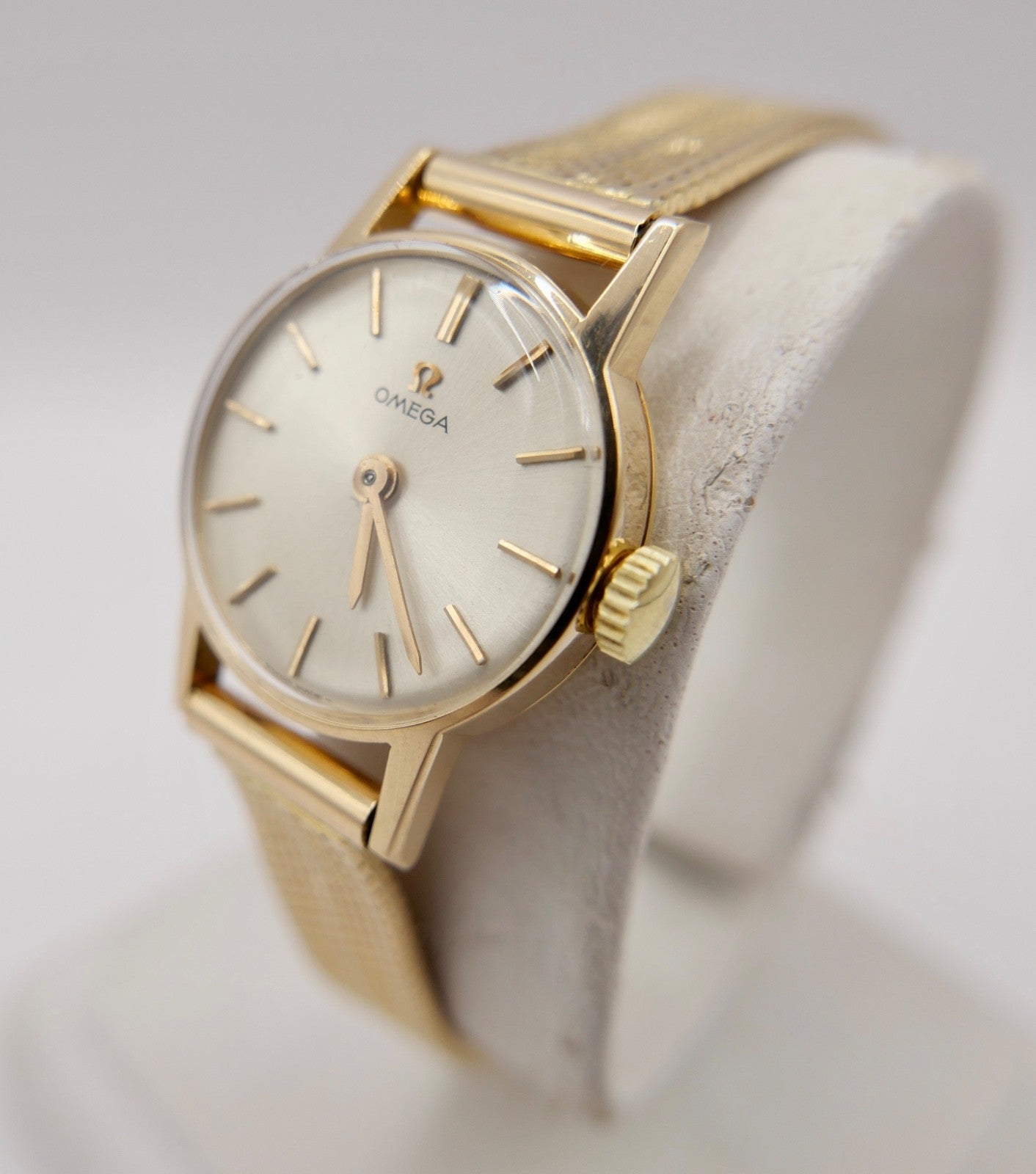 Klassische 1960er Jahre Omega Damenuhr Handaufzug 750 18K Vollgold Cal. 620