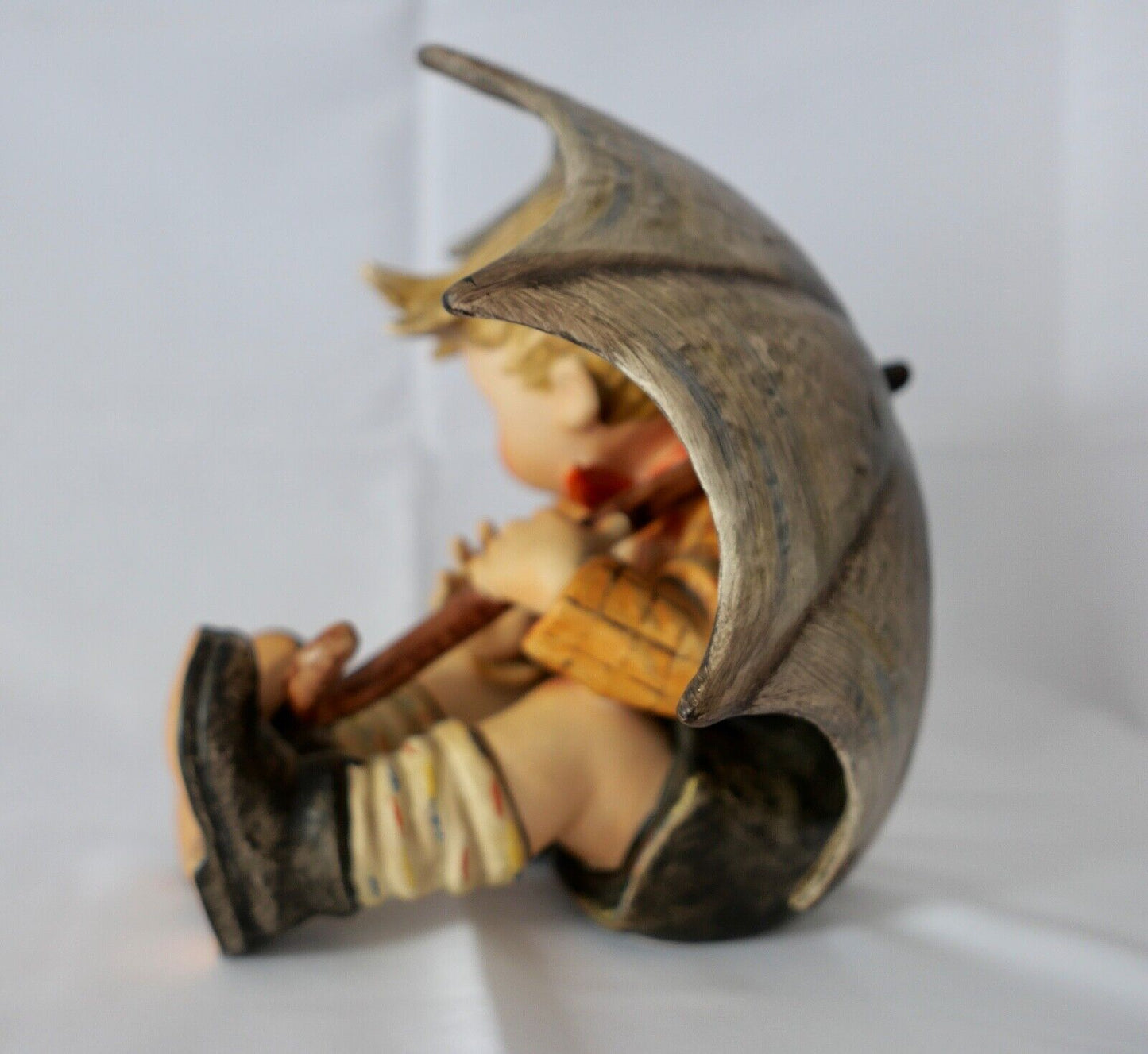 Große Hummel Goebel Figur 20 cm 152/IIA Junge Regenschirm Umbrella Boy Geborgen - Antikhandel-Stuttgart