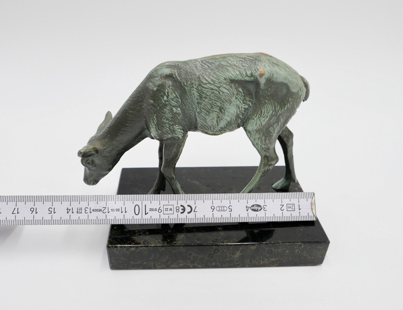 kleine Messing Figur Bronziert " Kalb / Kuh " auf Marmorsockel Skulptur - Antikhandel-Stuttgart