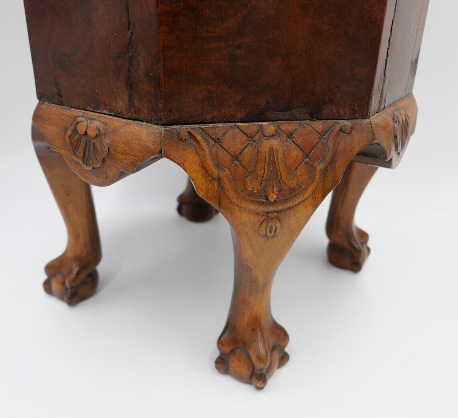 antik englischer Chippendale Jardinire Blumentopf Kupfer Tatzen Nussbaumholz - Antikhandel-Stuttgart