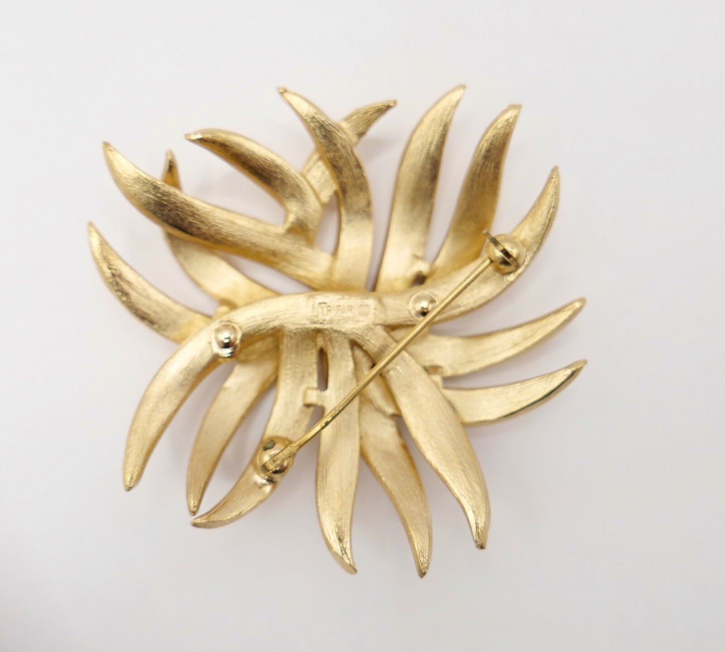 große TRIFARI Designer Blatt Brosche Damen vergoldet Floral 56mm