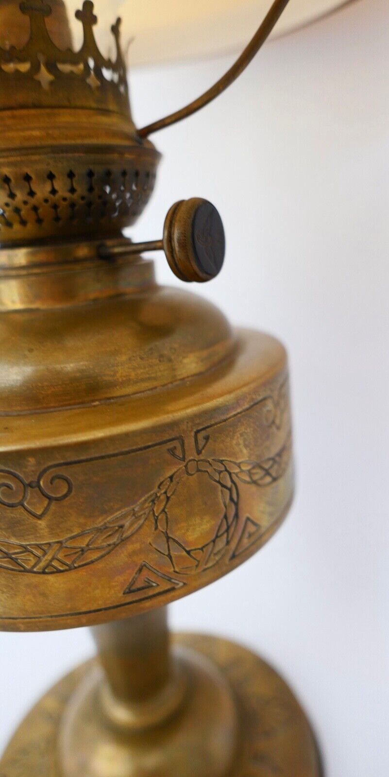 Alte Messing Petroleumlampe 1910-1920 mit Glasschirm Tischlampe Flügelrad - Antikhandel-Stuttgart