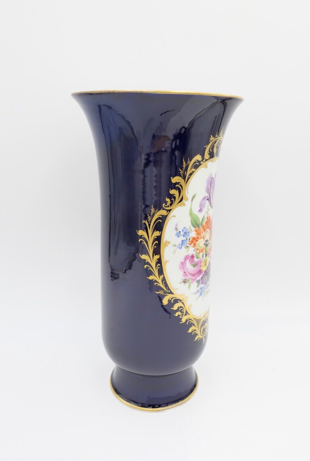 Meissen 342a / 28 große Vase 35,5cm kobaltblau mit Blumenbuket Gold - Antikhandel-Stuttgart