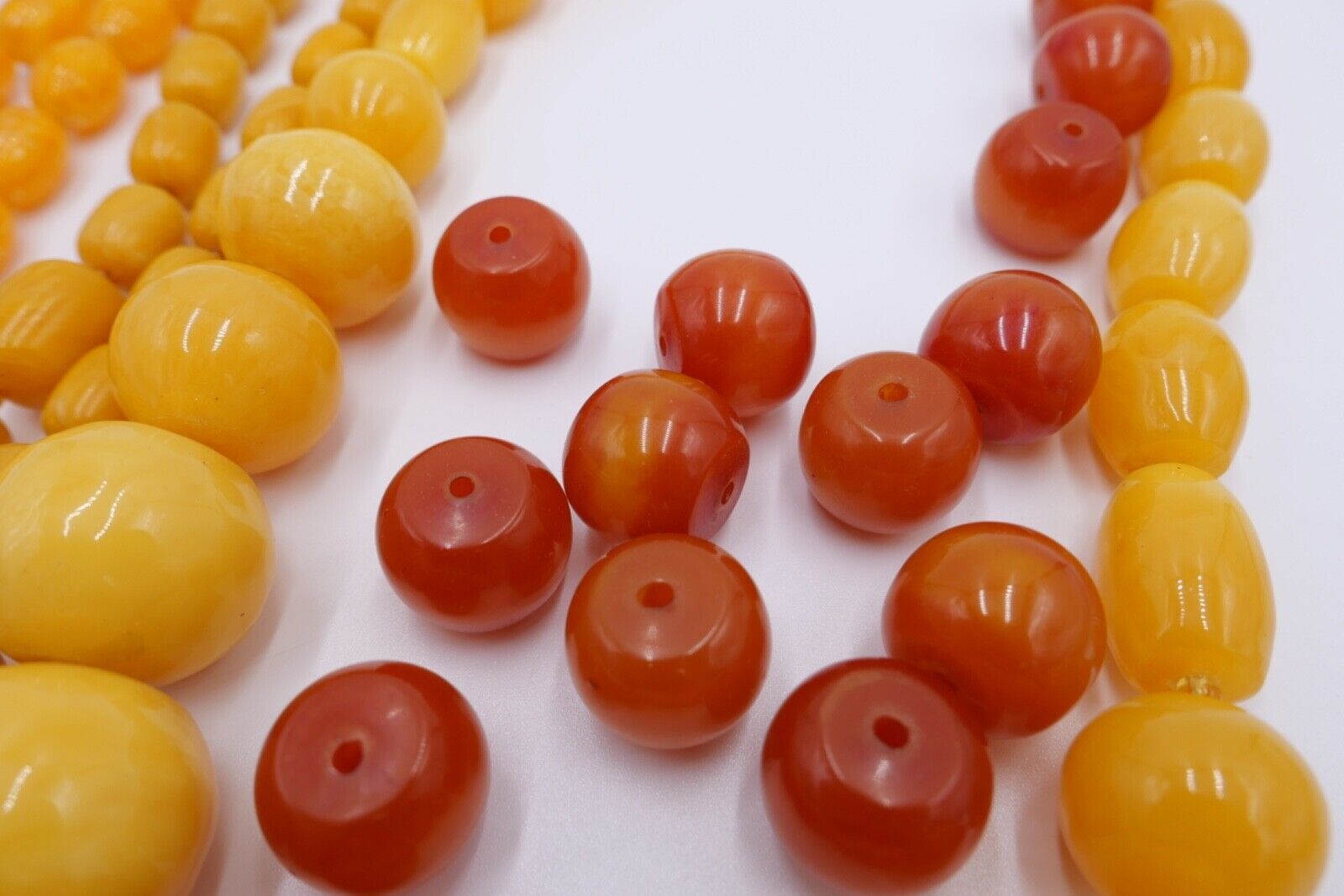 Bernstein Imitat / Plastik Kunstoff Konvolut Schmuck Kette 393 Gramm - Antikhandel-Stuttgart