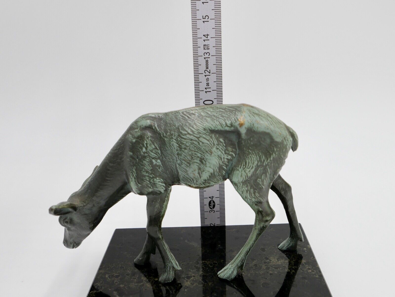 kleine Messing Figur Bronziert " Kalb / Kuh " auf Marmorsockel Skulptur - Antikhandel-Stuttgart