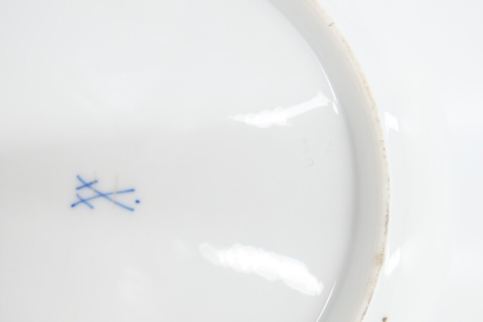 Meissen Porzellan Teller Ø 26,5 cm Wandteller Goldrand FELS & VOGEL Pfeifferzeit - Antikhandel-Stuttgart