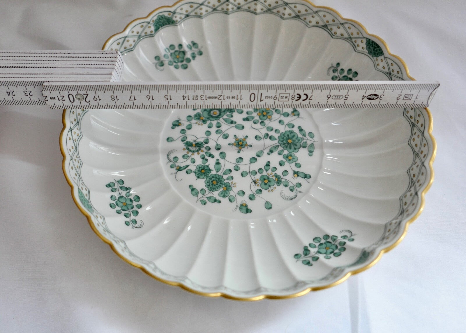 Meissen 1. Wahl Porzellan geriffelte Schale Teller indisch grün reich 21,5 cm