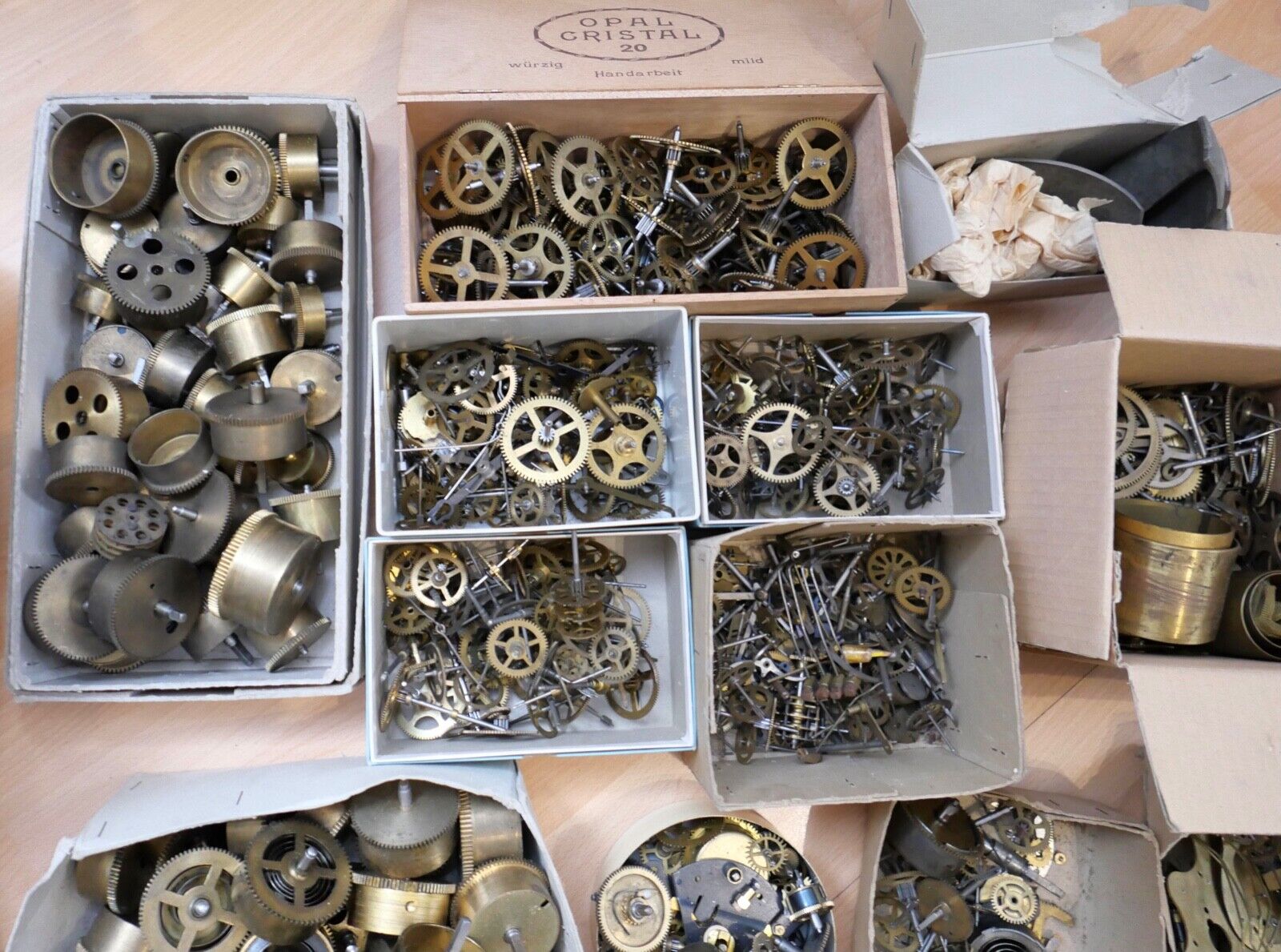 KOVOLUT Ersatzteile Uhrmacherauflösung antik alt Uhrwerk Triebfeder Anker Räder - Antikhandel-Stuttgart