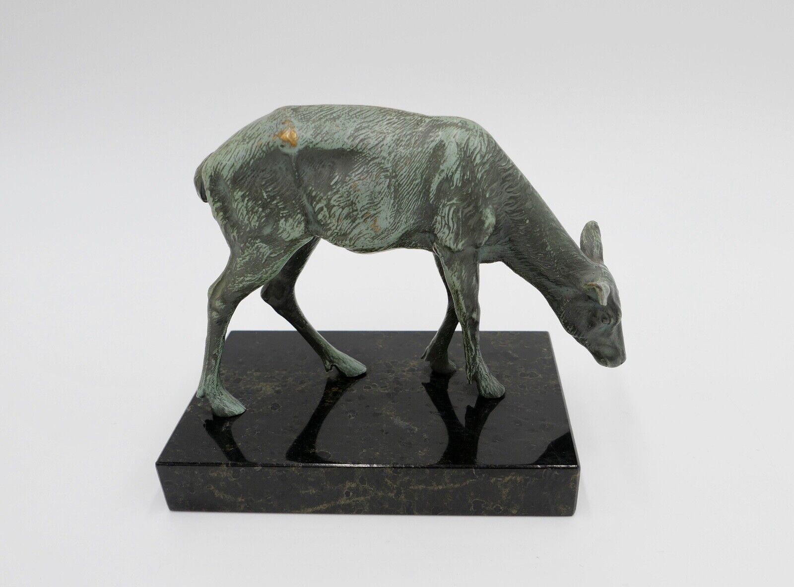 kleine Messing Figur Bronziert " Kalb / Kuh " auf Marmorsockel Skulptur - Antikhandel-Stuttgart