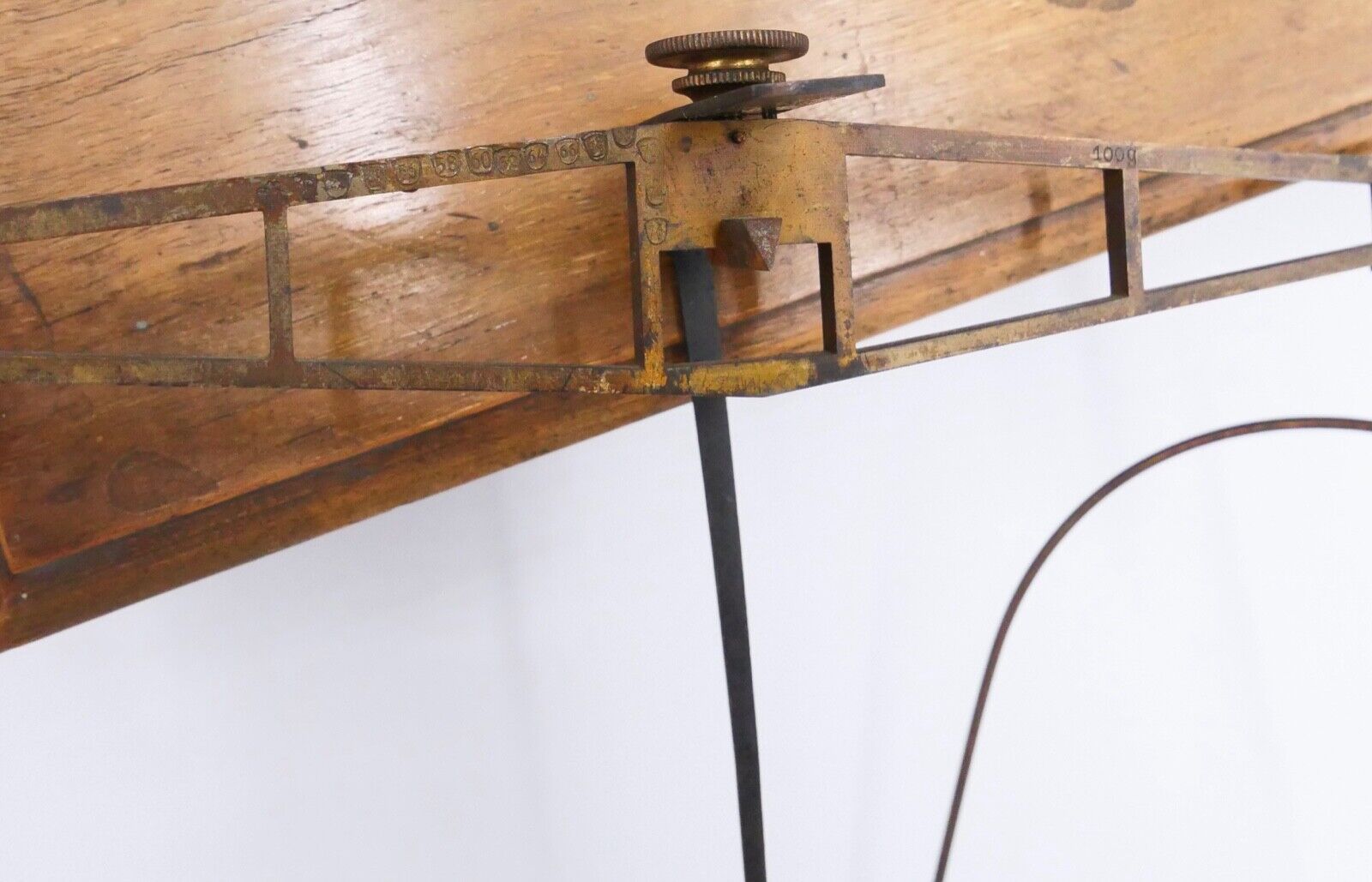 alter Holz Messing BALKENWAAGE mit Gewichtssatz Apotheker Gold Eichstempel 35cm - Antikhandel-Stuttgart