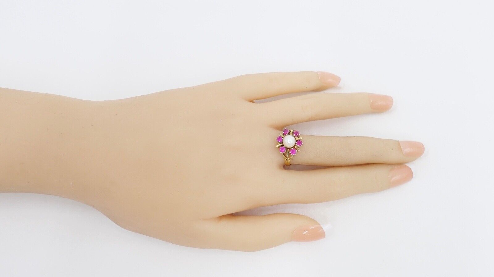 80er Jahre Ring Gold 585 / 14K Weißgoldfassung Zuchtperle Rubine Gr. 53 - Antikhandel-Stuttgart