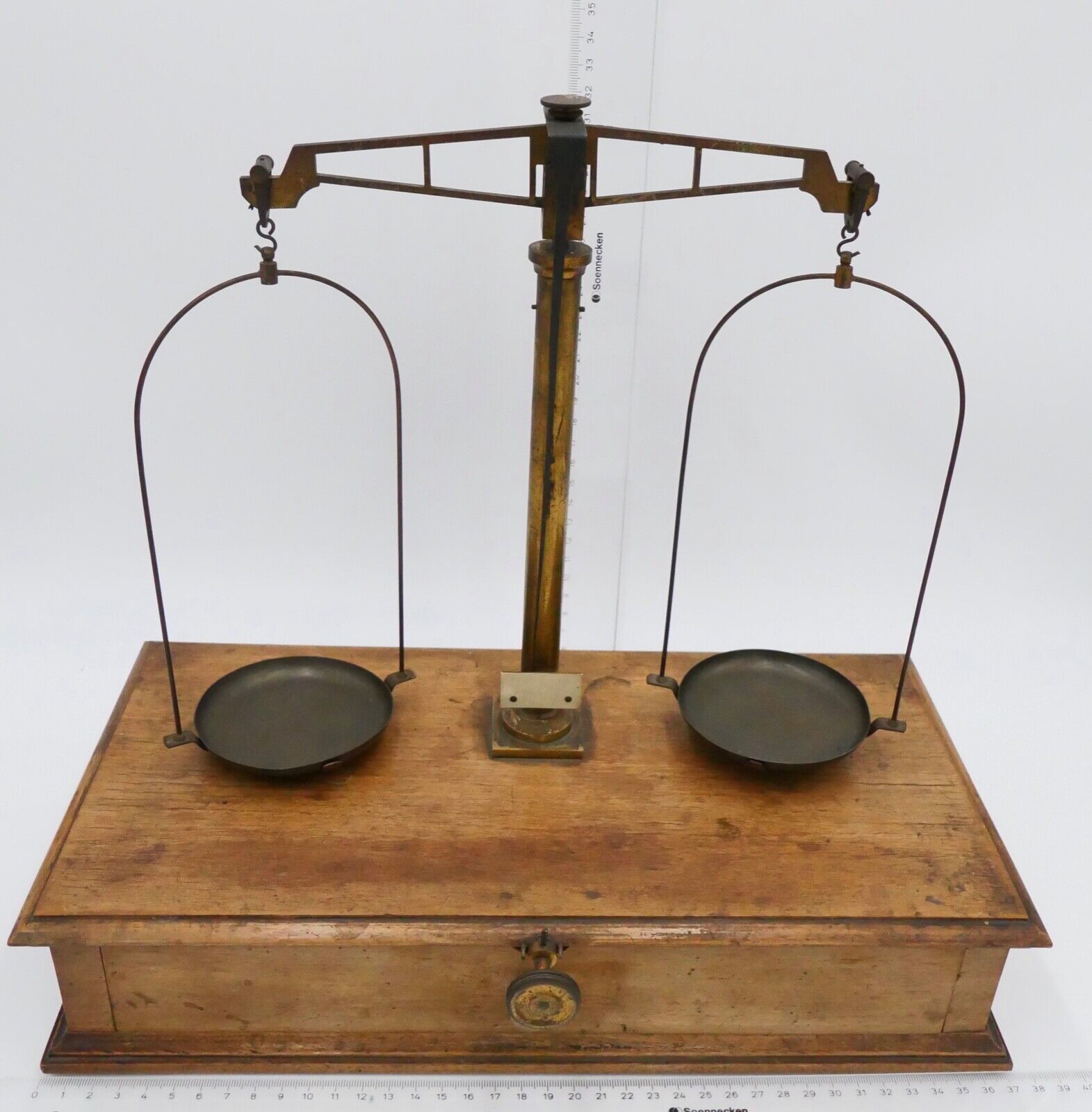 alter Holz Messing BALKENWAAGE mit Gewichtssatz Apotheker Gold Eichstempel 35cm - Antikhandel-Stuttgart