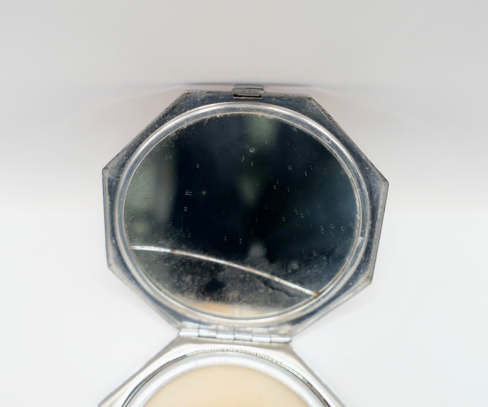 alte Puderdose mit Spiegel Bernstein butterscotch Ø 7,5cm