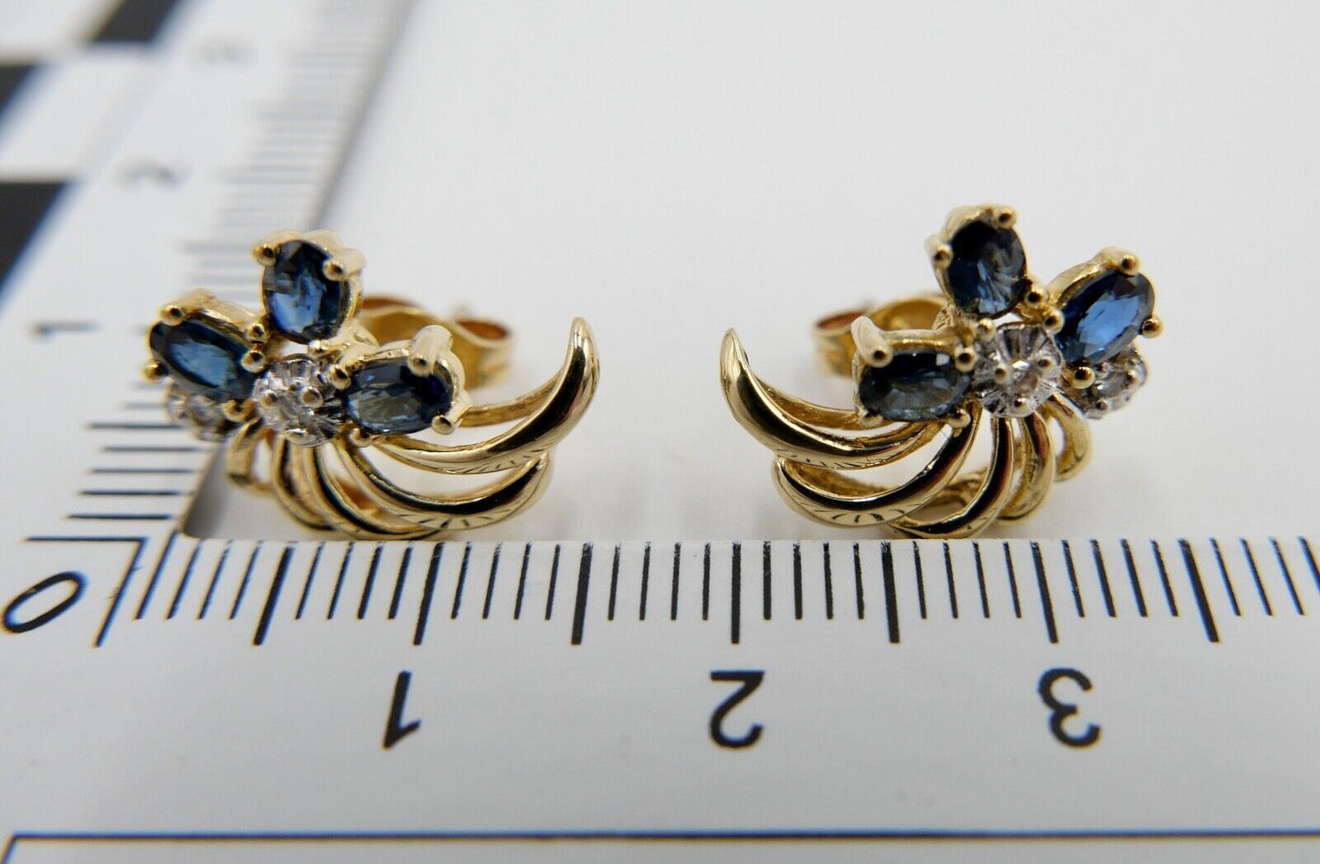 1970er Gelbgold 750 18K Brillant & Saphir 0,44 Ctw Ohrringe Ohrstecker Ø 15mm - Antikhandel-Stuttgart