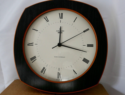1990er Jahre Junghans MEGA Radio Controlled Wanduhr Ausstellungsstück OVP - Antikhandel-Stuttgart