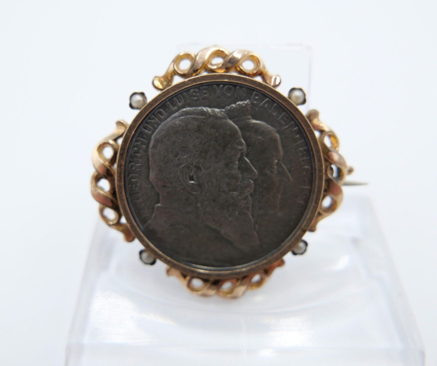 Brosche 2 Mark 1906 G Silbermünze Friedrich und Luise von Baden J.34 vergoldet - Antikhandel-Stuttgart