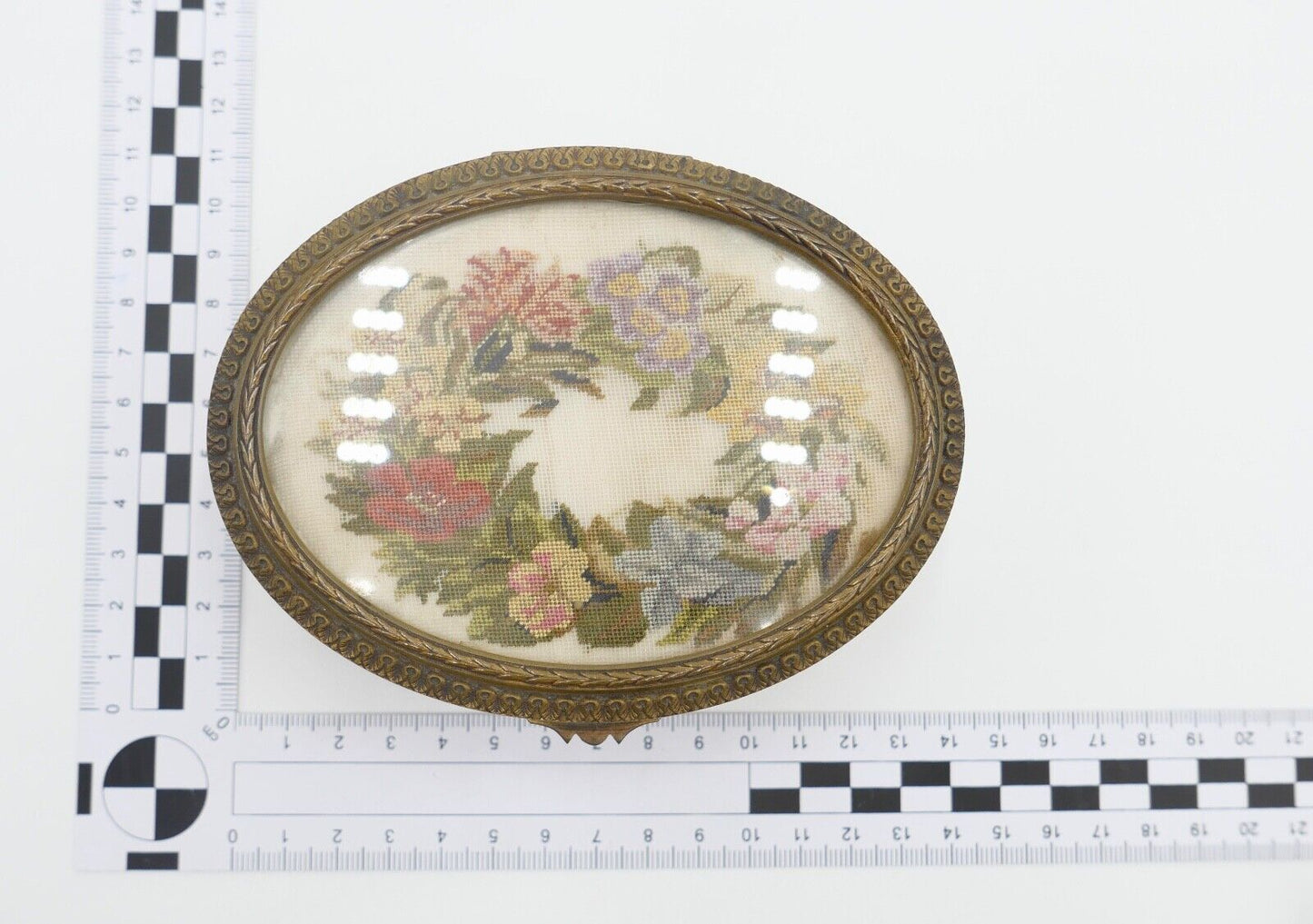 alte Messing Schatulle / Etui / Box Gobelin Stickerei für Schmuck etc. - Antikhandel-Stuttgart