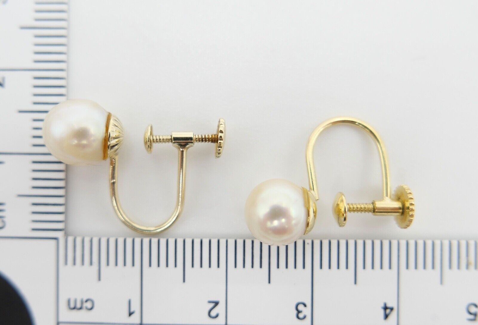 1980er Gelbgold Perlen Ohrringe Ohrstecker 750 585 Schraubverschluss Ø 7,5 mm - Antikhandel-Stuttgart