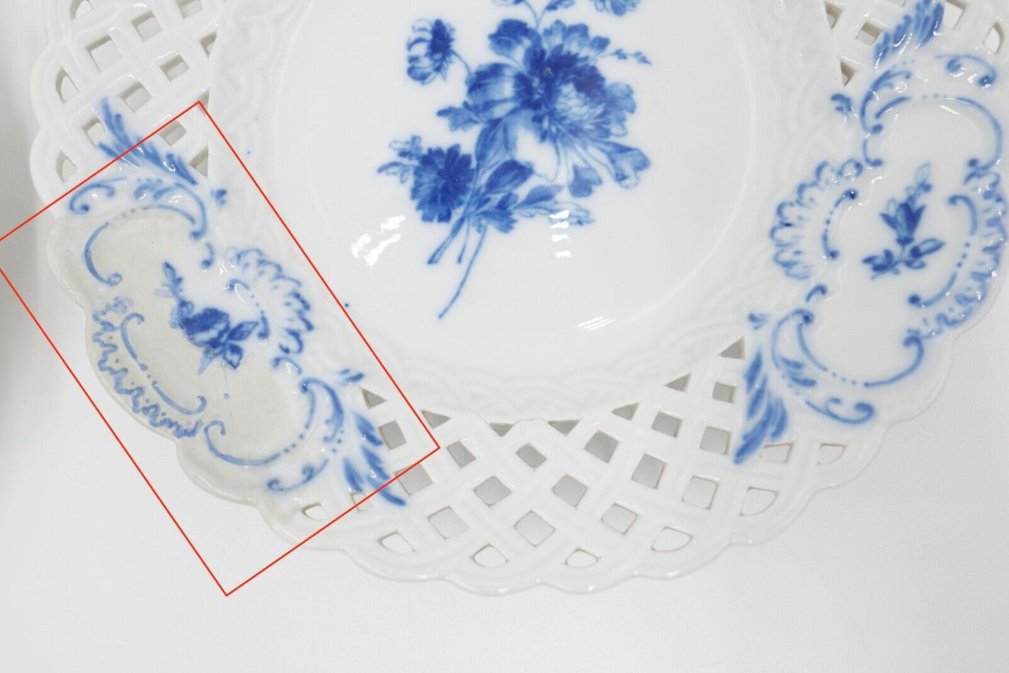 2x Meissen Durchbruchteller Wandteller Ø 20,5 cm blaue Blume Knaufzeit - Antikhandel-Stuttgart