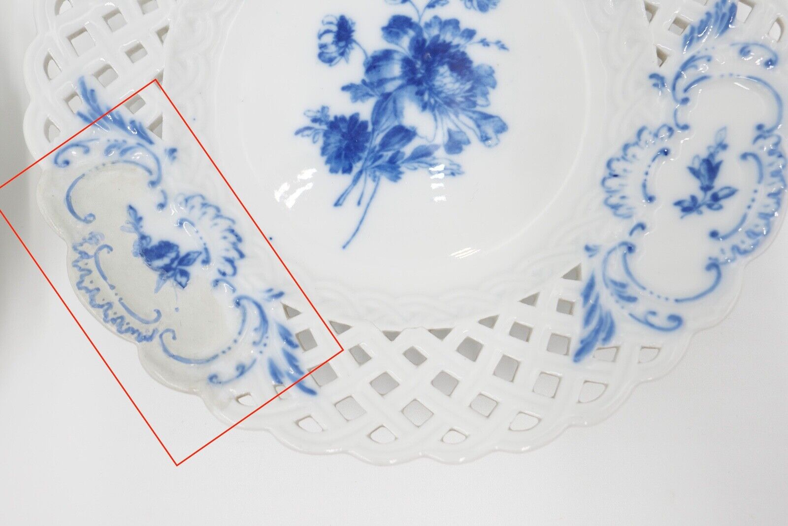 2x Meissen Durchbruchteller Wandteller Ø 20,5 cm blaue Blume Knaufzeit - Antikhandel-Stuttgart