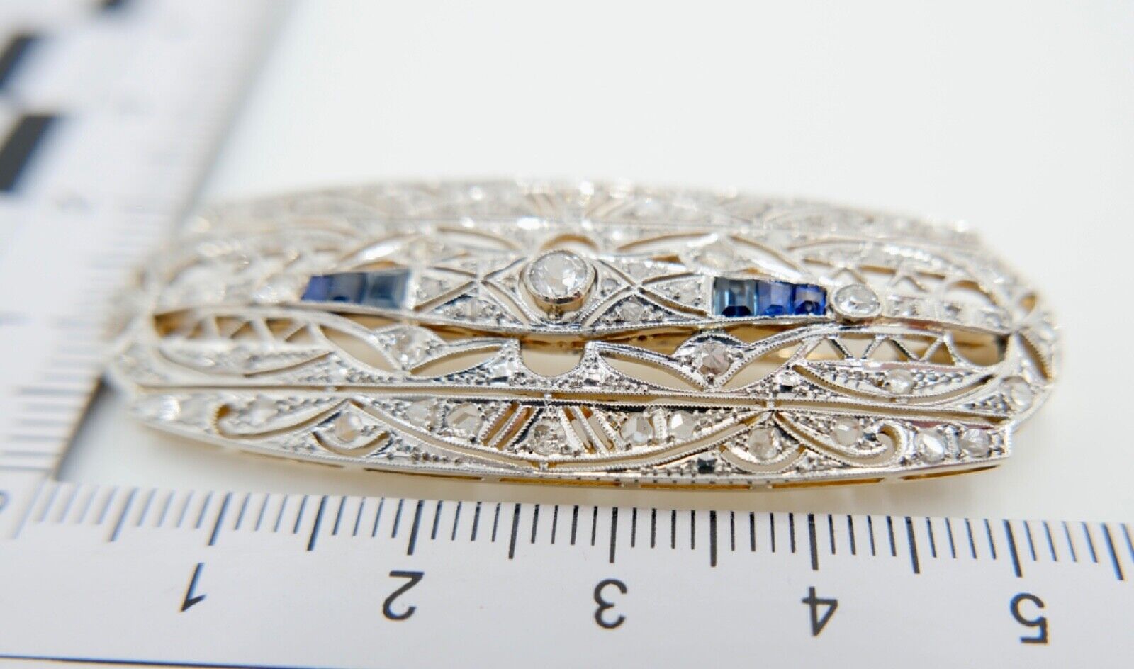 Art Deco 20er Brosche Gold Platin mit 6 Saphiren 55 Diamanten 1,8 Ct 750 18K - Antikhandel-Stuttgart