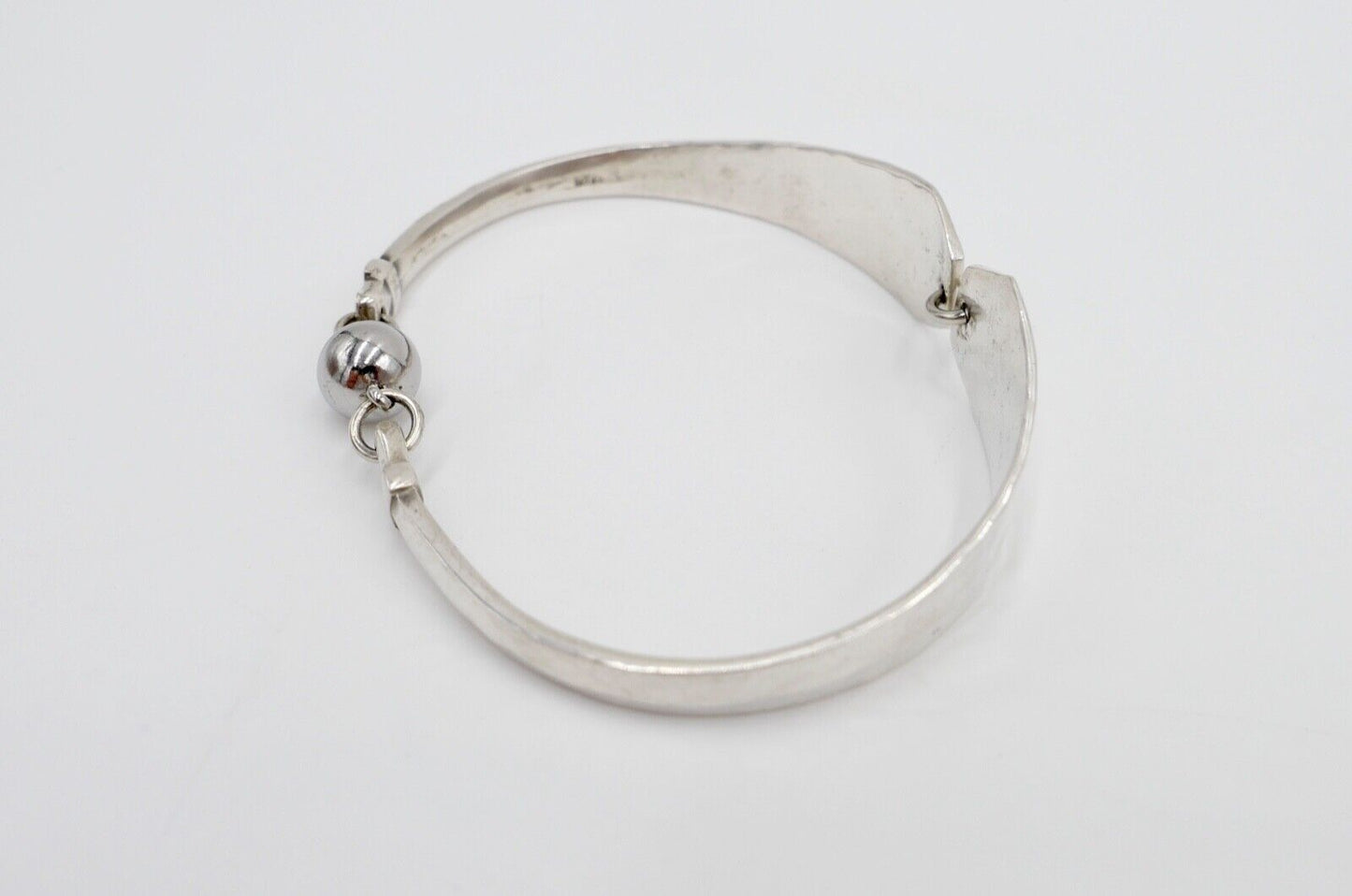 80er Jahre Silber 900 Armband gehämmert Magnetverschluss V.S.F - Antikhandel-Stuttgart