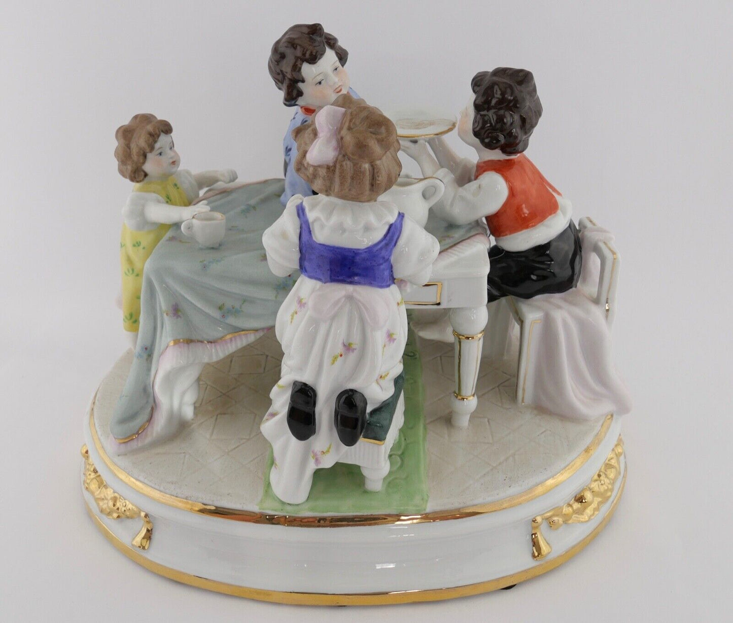 Große schwere Figurengruppe NEUNDORF Porzellan Germany " Kinder zu Tisch " - Antikhandel-Stuttgart