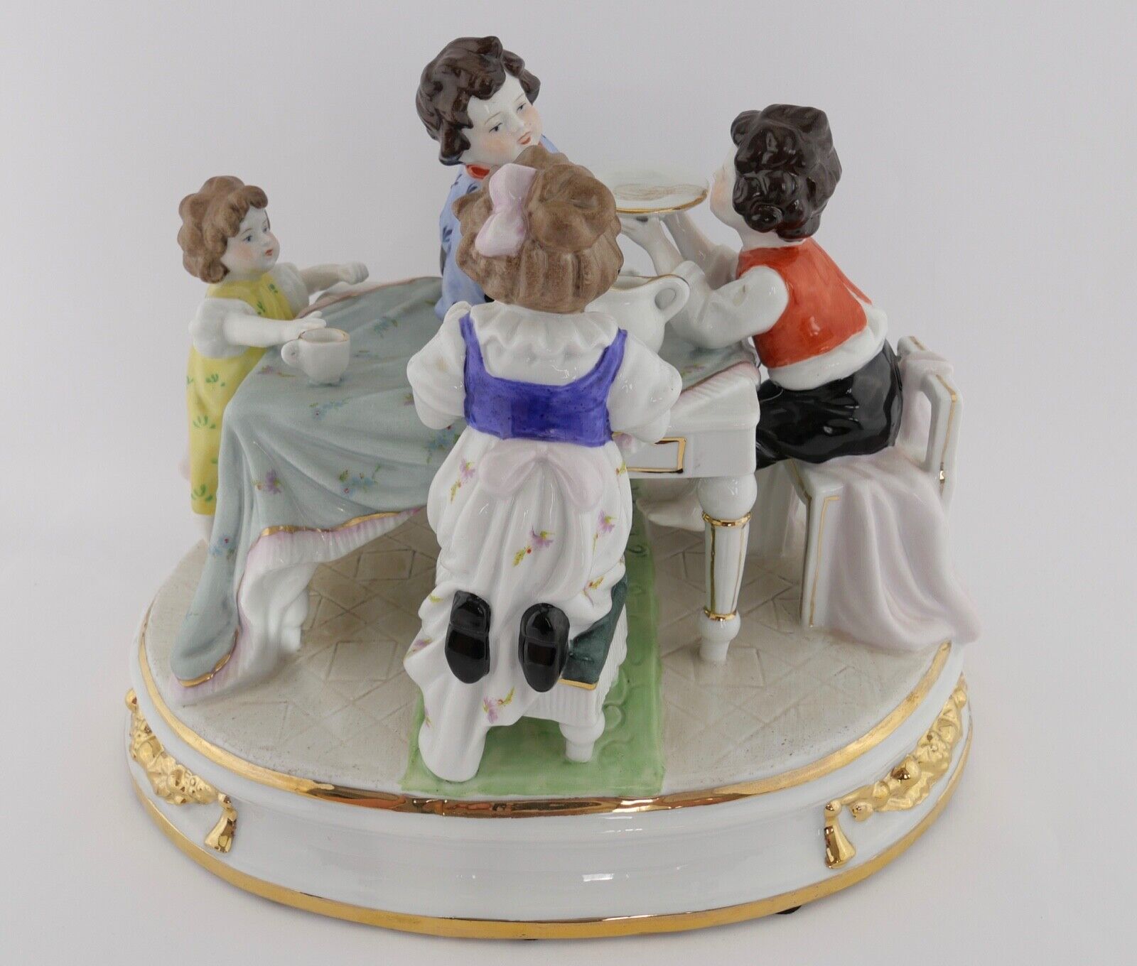 Große schwere Figurengruppe NEUNDORF Porzellan Germany " Kinder zu Tisch " - Antikhandel-Stuttgart