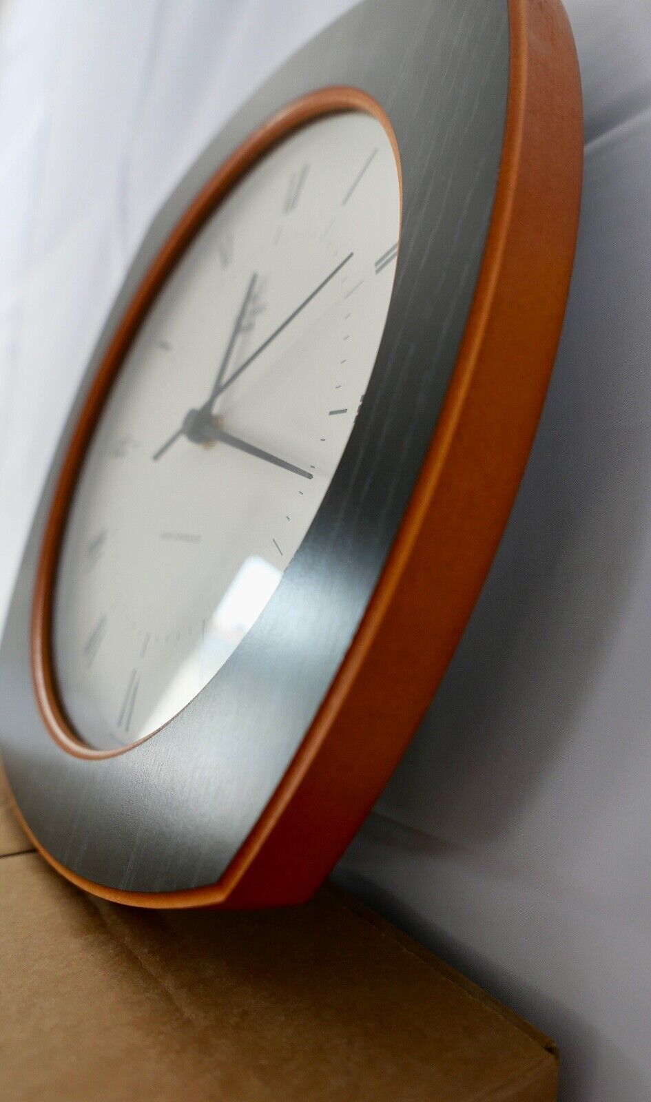 1990er Jahre Junghans MEGA Radio Controlled Wanduhr Ausstellungsstück OVP - Antikhandel-Stuttgart