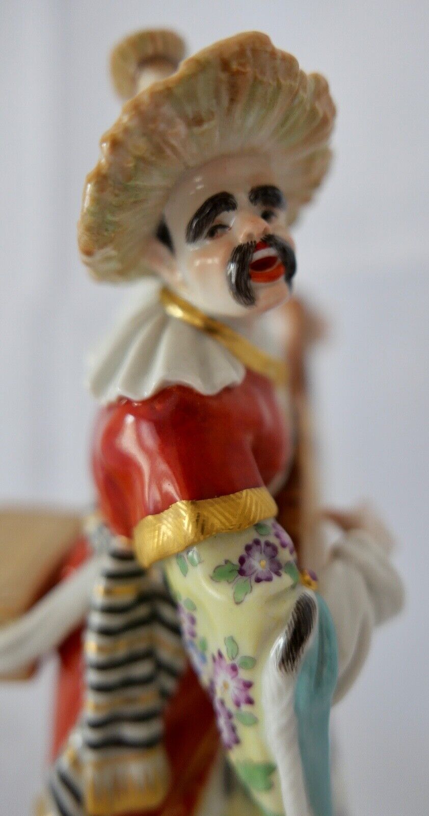 Meissen Figur 1. Wahl Malabar mit Mandoline 18,5 cm F.E. Meyer 1569 67035 - Antikhandel-Stuttgart
