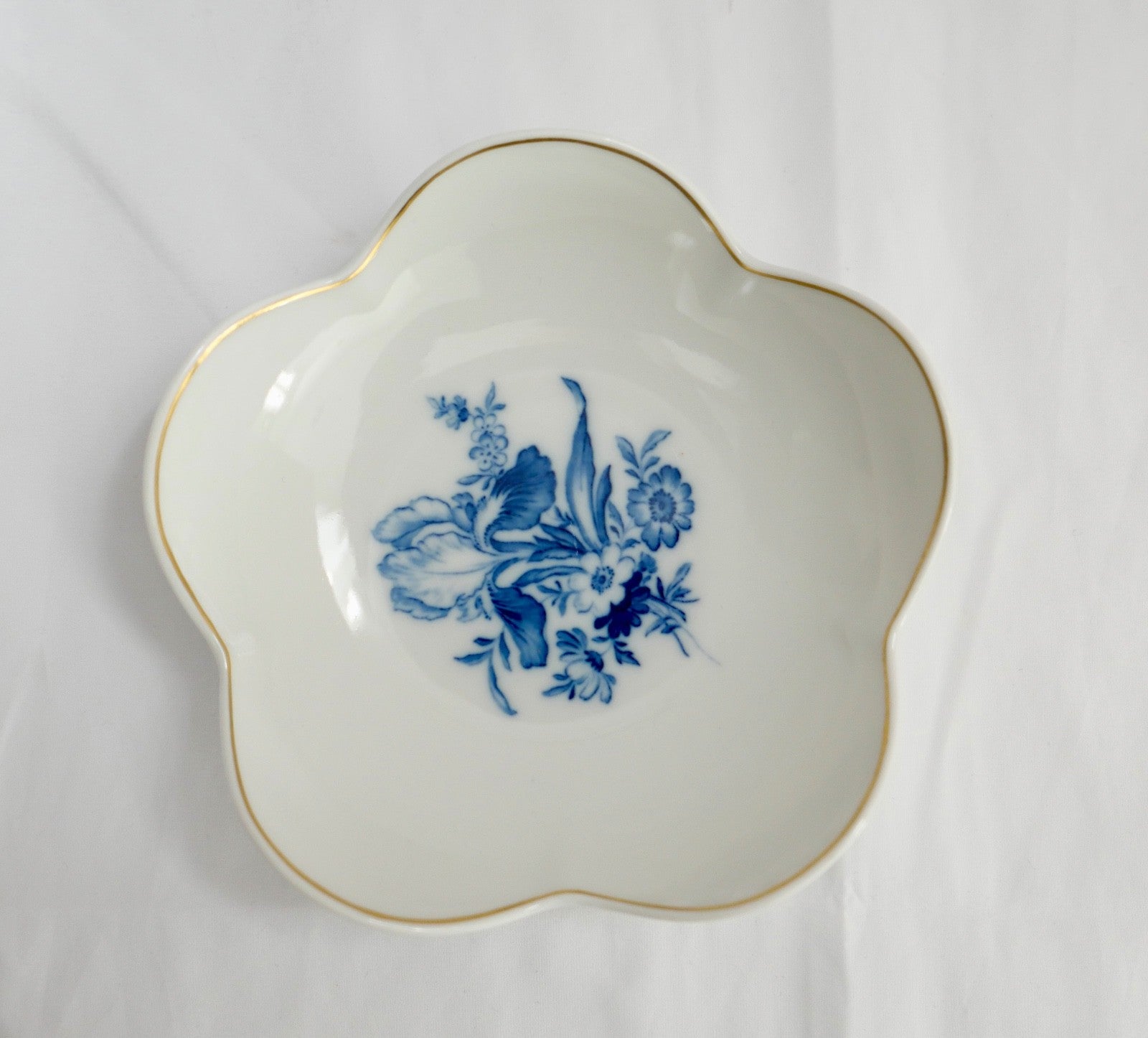 Meissen Aquatinta Schale Schälchen Ø 14,5 cm blaue Blumen und Goldrand – Antikhandel Stuttgart