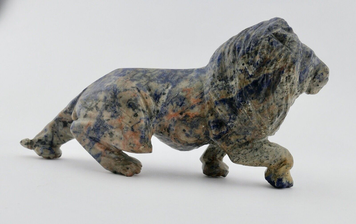 Schreitender Löwe aus blauem Marmor Vitrinenobjekt Handarbeit UNIKAT 22 cm - Antikhandel-Stuttgart