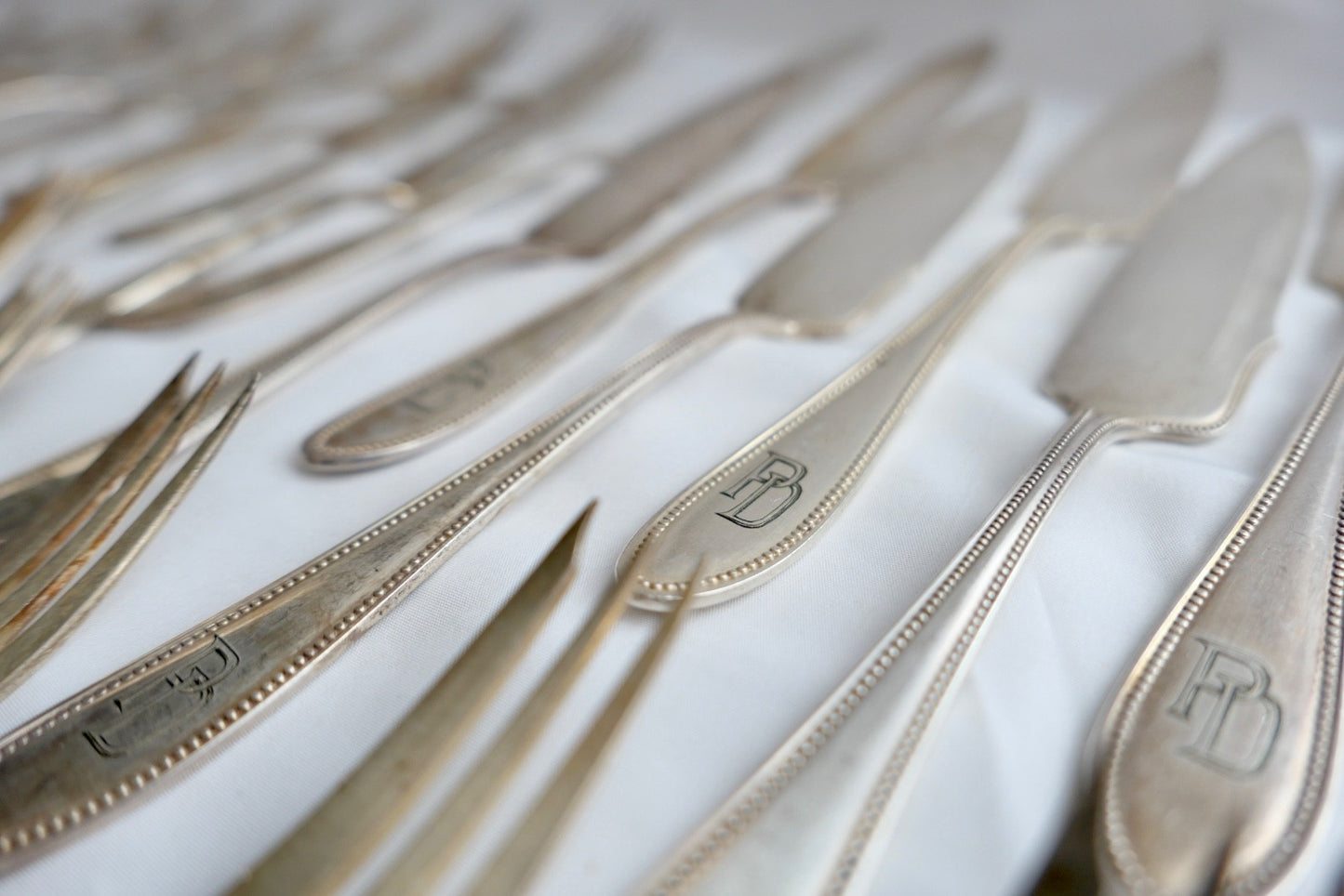 WMF G Perlrand 36 tlg. versilbert I/O Monogram PD um 1910 Straußen Fischbesteck